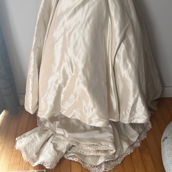 Wedding Dress - Picture 4 of 9